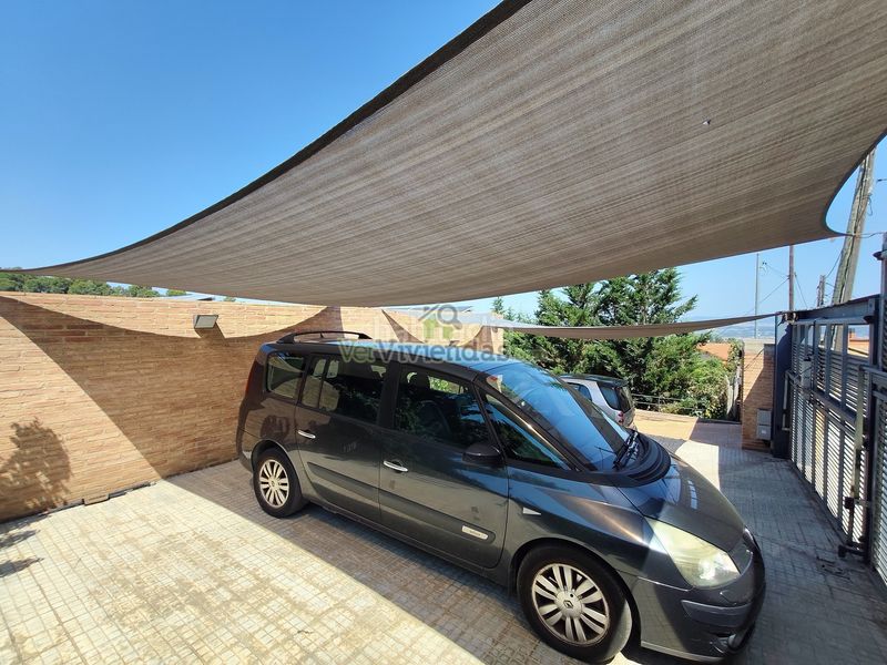 Foto 54d42990-c99d-485a-96a2-6831bcd4bb60. Casa amb xemeneia calefacció aparcament piscina a Sant Cugat del Vallès