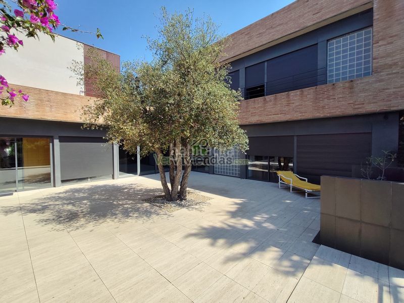 Foto 77f3932a-e8f4-4b3a-b249-edc29504b7a1. Casa amb xemeneia calefacció aparcament piscina a Sant Cugat del Vallès