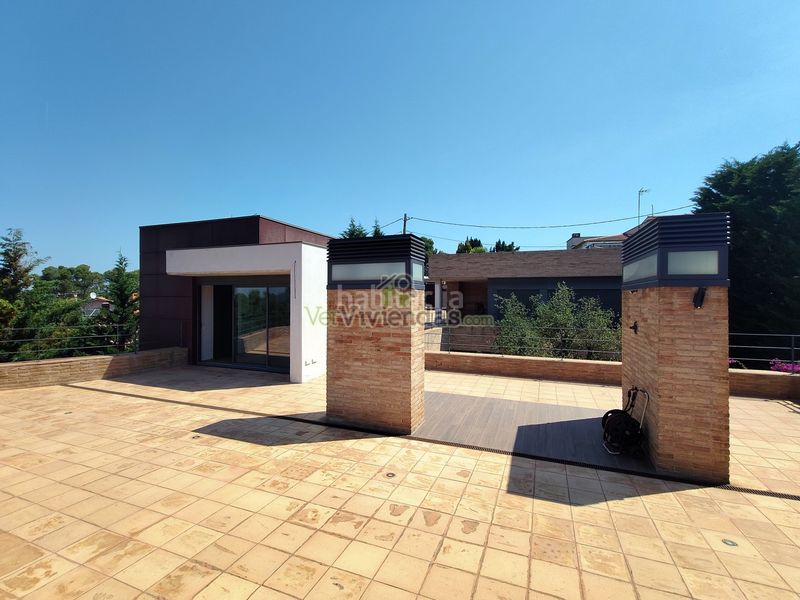 Foto 9d63857d-6f8a-461d-806d-45aae058480d. Casa amb xemeneia calefacció aparcament piscina a Sant Cugat del Vallès