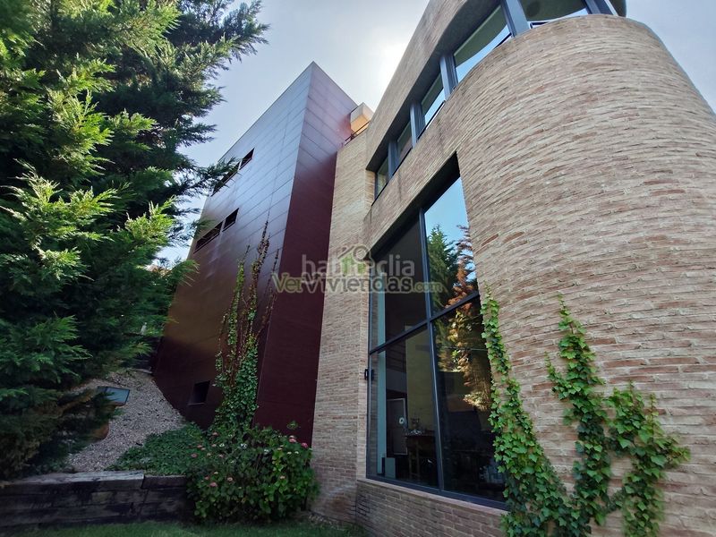Foto b6da34f1-660c-4b27-ab8b-4df396b3e950. Casa amb xemeneia calefacció aparcament piscina a Sant Cugat del Vallès