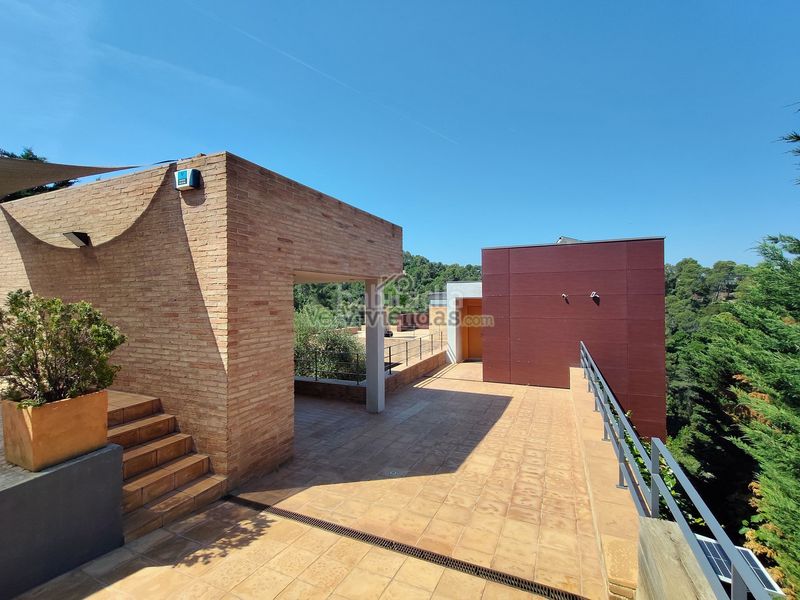Foto cc73e018-9c61-419c-a4d6-c0f2e3c11052. Casa amb xemeneia calefacció aparcament piscina a Sant Cugat del Vallès