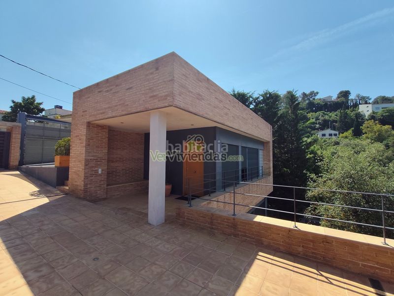 Foto ce1e0c23-55c2-48d4-afff-d08673d432ac. Casa amb xemeneia calefacció aparcament piscina a Sant Cugat del Vallès