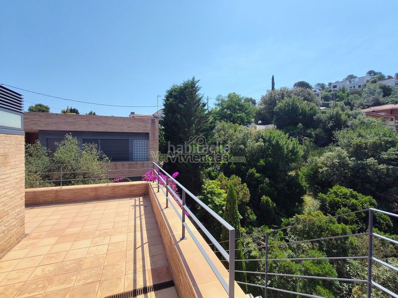 Foto d38e5391-f73c-4568-9bf4-fd874529103d. Casa amb xemeneia calefacció aparcament piscina a Sant Cugat del Vallès