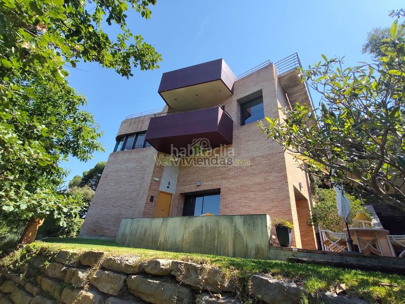 Foto d58eee97-c132-4b47-a179-038b3f6a41ad. Casa amb xemeneia calefacció aparcament piscina a Sant Cugat del Vallès