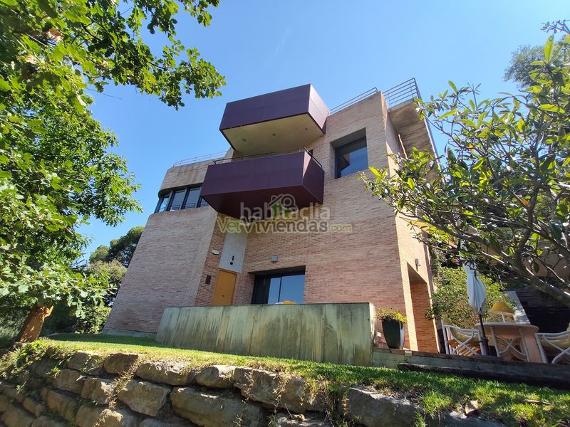 Foto db0b5ae0-dba1-47e3-b59c-794b4733ebb9. Casa amb xemeneia calefacció aparcament piscina a Sant Cugat del Vallès