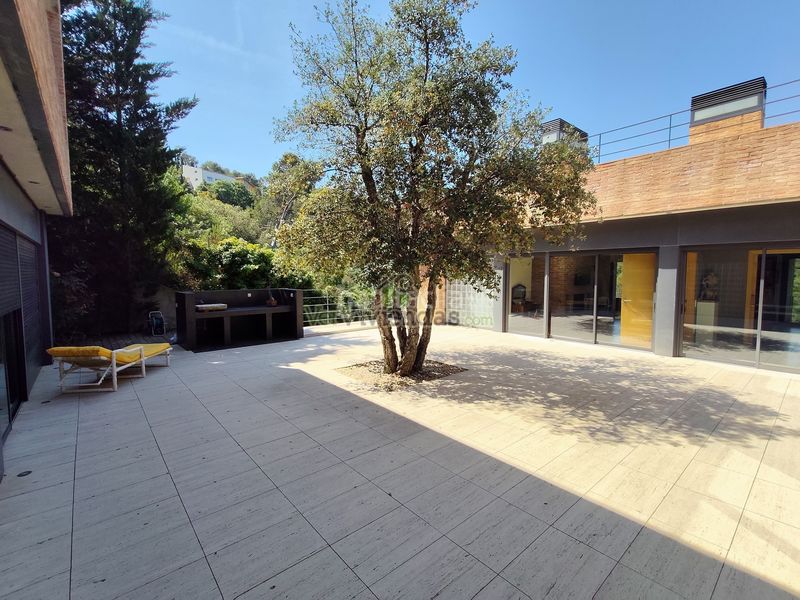 Foto f09fb9aa-c1e9-4c90-bdae-d37aec3ddf94. Casa amb xemeneia calefacció aparcament piscina a Sant Cugat del Vallès
