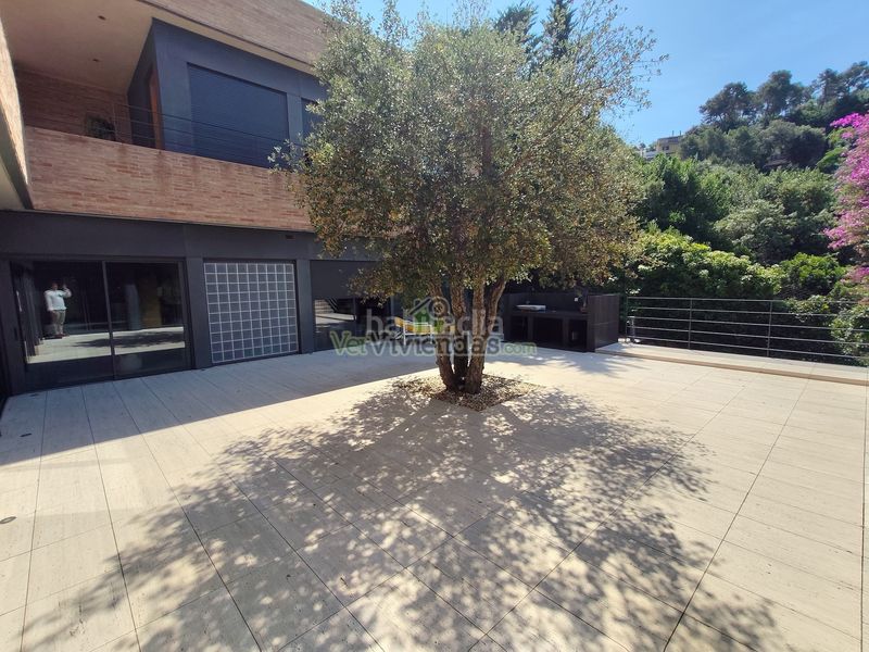 Foto fd5064c6-92f2-46b4-9e60-7d39518eed34. Casa amb xemeneia calefacció aparcament piscina a Sant Cugat del Vallès