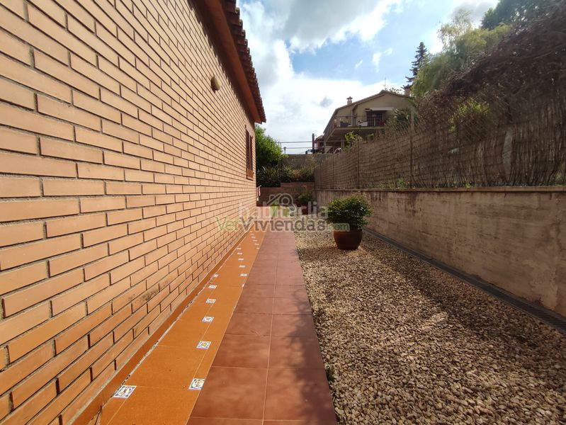 Foto 17aab82c-0fe2-4b93-b87c-442e49e352c3. Casa amb xemeneia calefacció aparcament piscina a Gelida