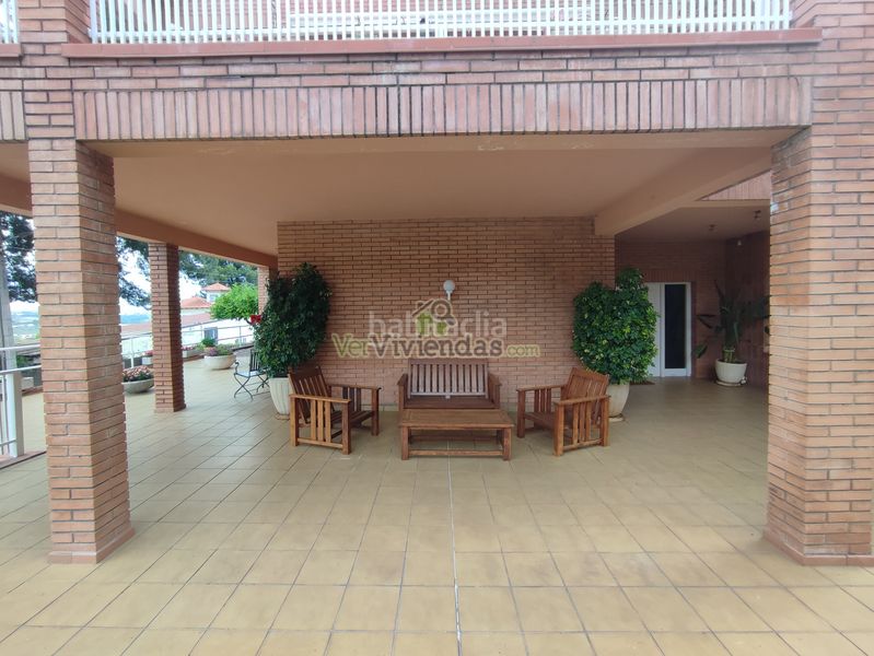 Foto 4698852b-8998-4860-afd5-434a4c779b9e. Casa amb xemeneia calefacció aparcament piscina a Gelida