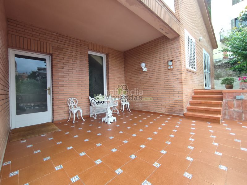 Foto 4ae788bf-d780-41fb-9878-0b9eea31a429. Casa amb xemeneia calefacció aparcament piscina a Gelida