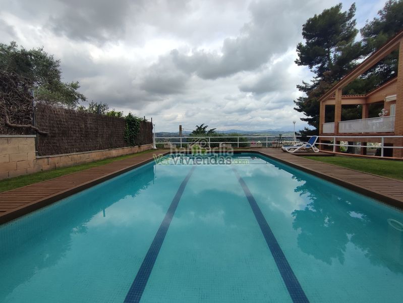 Foto 58e1d92d-6ac3-4482-82f0-67b93a550747. Casa amb xemeneia calefacció aparcament piscina a Gelida