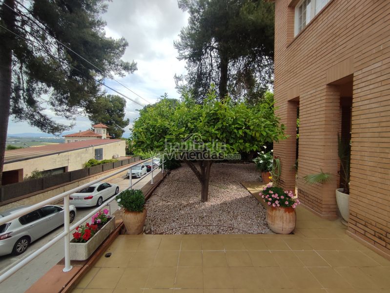 Foto 69ca183e-885a-45e6-92e5-3a5a4a8c9930. Casa amb xemeneia calefacció aparcament piscina a Gelida