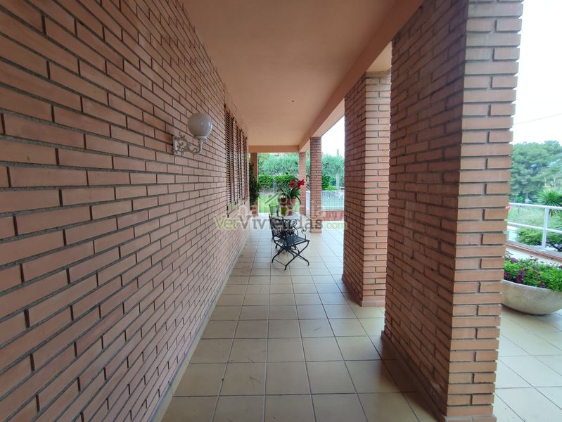 Foto 7fa8e790-f180-41b1-b9b4-7cbb3b9e4f2a. Casa amb xemeneia calefacció aparcament piscina a Gelida