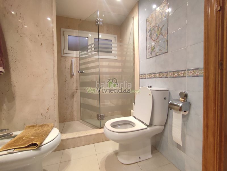 Foto a13b74f5-7787-4702-a17b-8a7fce8e88a0. Casa amb xemeneia calefacció aparcament piscina a Gelida