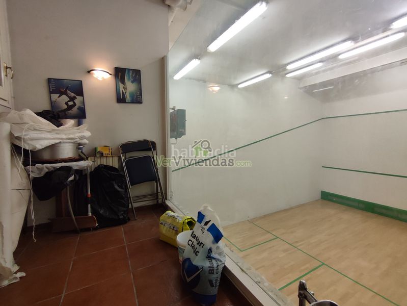 Foto cc7c909d-5ab0-4acc-8de9-651067fd9330. Casa amb xemeneia calefacció aparcament piscina a Gelida