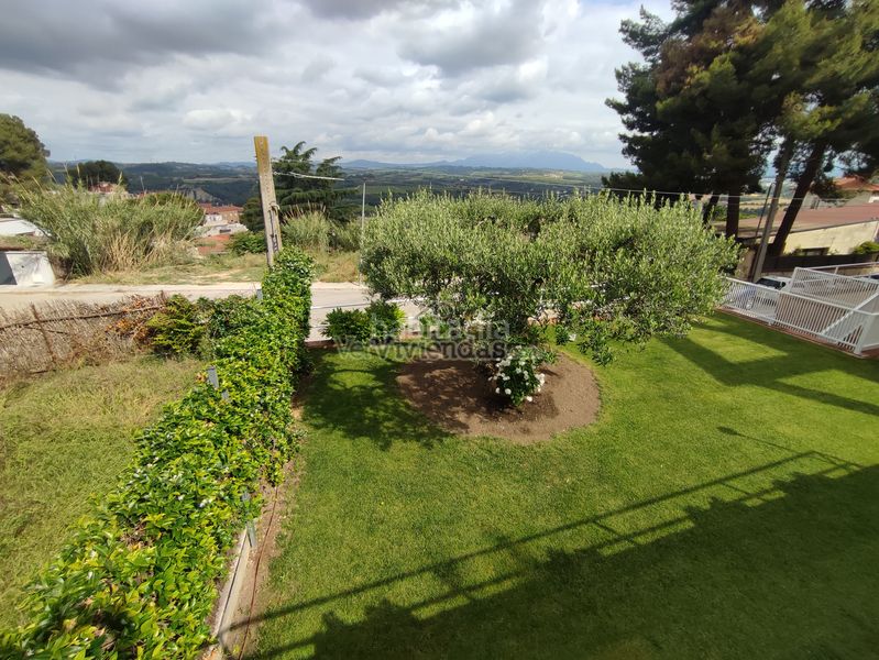 Foto ce66f719-6474-40b7-a051-4e9f6c63df39. Casa amb xemeneia calefacció aparcament piscina a Gelida