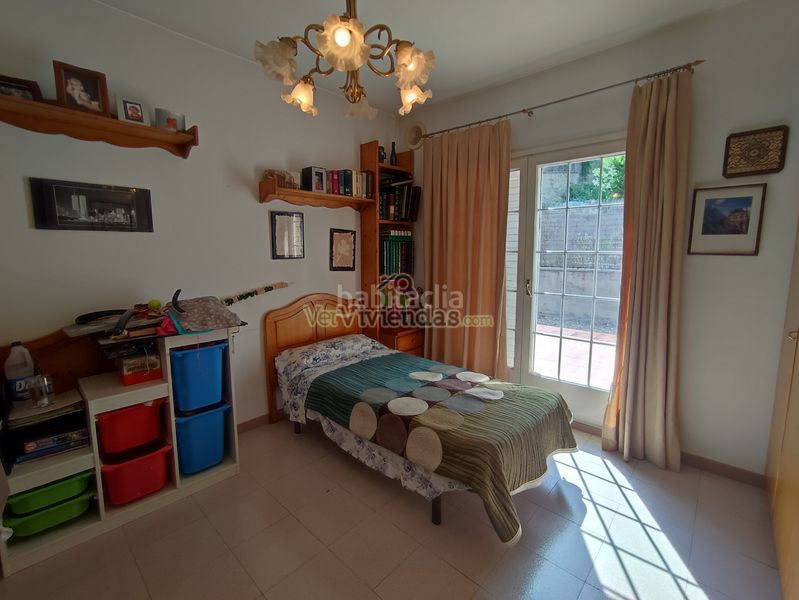 Foto eb782855-ebb5-4c49-9140-ee536f524af4. Casa amb xemeneia calefacció aparcament piscina a Gelida