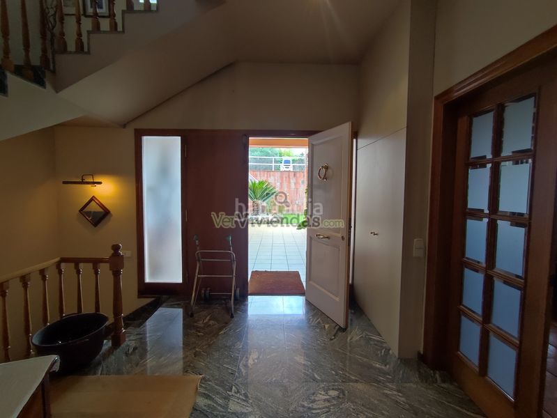 Foto f867a722-2b76-48df-a9b2-ba9d859cedd1. Casa amb xemeneia calefacció aparcament piscina a Gelida