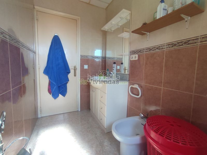 Foto a8c4e4f5-f73b-40d4-89bf-ed3632f1788b. Casa adossada amb xemeneia a Piera