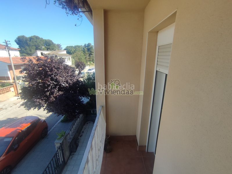 Foto b068f99f-1945-4a09-ba0d-e6ff545d4e6b. Casa adossada amb xemeneia a Piera