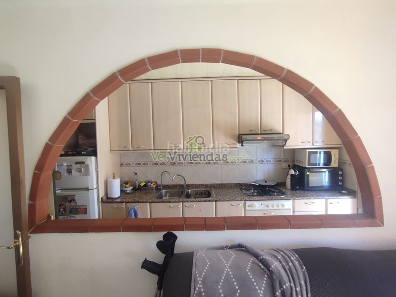 Foto d1c41e50-d362-4458-893b-98e655d72b0e. Casa adossada amb xemeneia a Piera
