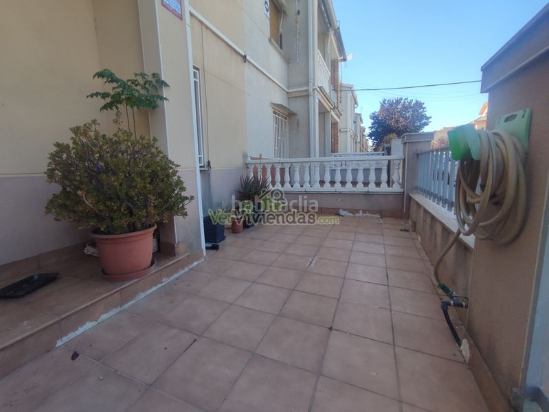 Foto e93635bf-2960-4bf9-ad23-d77890c727e0. Casa adossada amb xemeneia a Piera