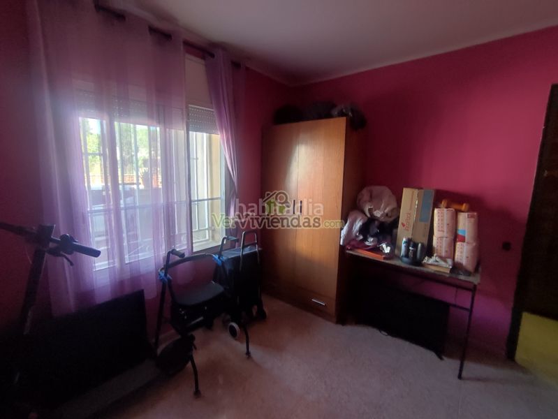 Foto f924cd8e-6bdc-4ab0-8770-da3b93686a21. Casa adossada amb xemeneia a Piera