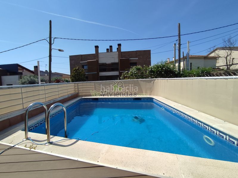 Foto 11489d91-13cf-400e-b40f-d56b5c5bc42f. Casa amb calefacció aparcament piscina a Martinica - Ateneu Cerdanyola del Vallès