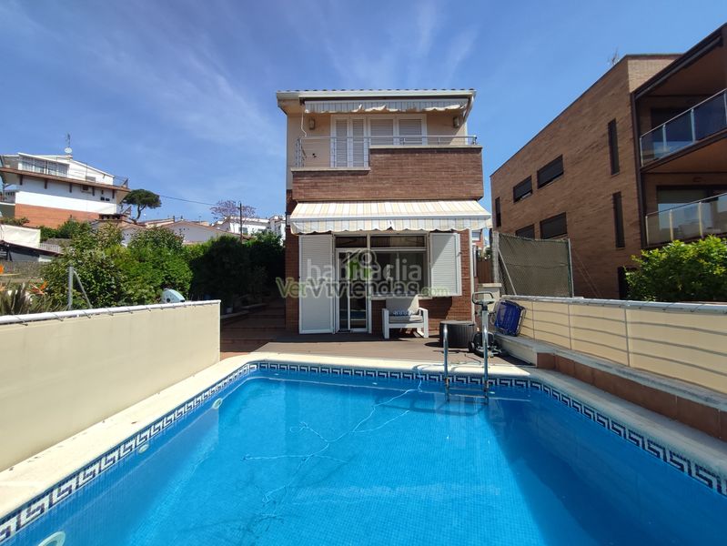 Foto 50ae68b0-1512-4db5-83ec-162cbdf2d835. Casa amb calefacció aparcament piscina a Martinica - Ateneu Cerdanyola del Vallès
