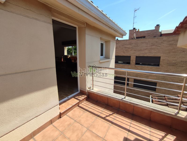 Foto 535db19f-1d26-4f4b-8c72-d7b1a9d60942. Casa amb calefacció aparcament piscina a Martinica - Ateneu Cerdanyola del Vallès
