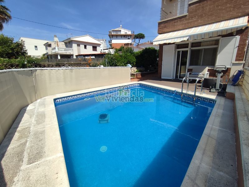 Foto 592342d6-a13a-4dc5-8b5d-5e03c13668b6. Casa amb calefacció aparcament piscina a Martinica - Ateneu Cerdanyola del Vallès