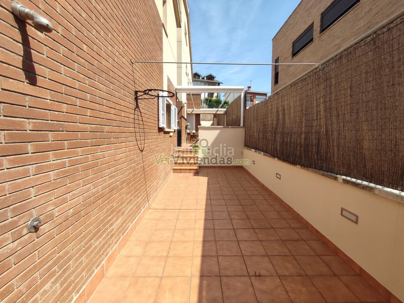 Foto c2727594-4b3d-4eca-a6dc-9ec60b0526eb. Casa amb calefacció aparcament piscina a Martinica - Ateneu Cerdanyola del Vallès