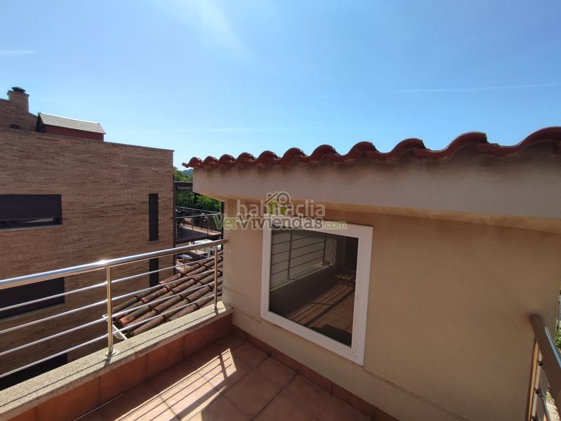 Foto f3e22882-91e4-4dc1-9722-784d6097e262. Casa amb calefacció aparcament piscina a Martinica - Ateneu Cerdanyola del Vallès