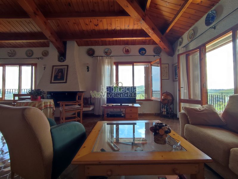 Foto 09d81346-2bd5-43ba-8d27-4f990a1c6fa0. Casa amb xemeneia calefacció aparcament piscina a Vallirana