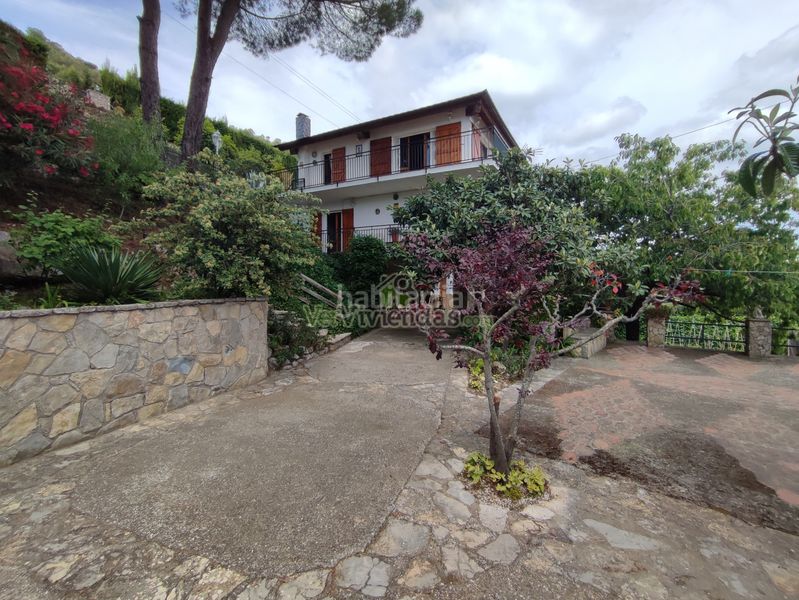 Foto 1f581076-b8dc-4a99-aac8-1127c88ae52a. Casa amb xemeneia calefacció aparcament piscina a Vallirana