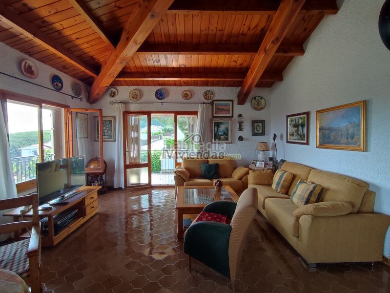 Foto 220f8986-b126-487d-a9aa-d13fe9705865. Casa amb xemeneia calefacció aparcament piscina a Vallirana