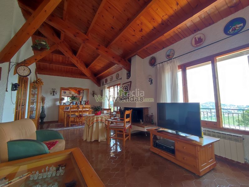 Foto 401ece33-c8fa-4c75-b6b8-28527ae0fff9. Casa amb xemeneia calefacció aparcament piscina a Vallirana