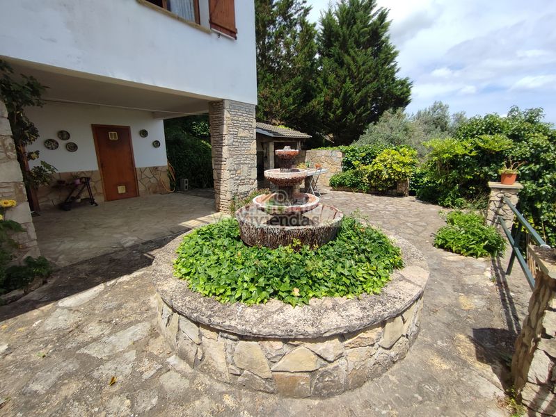 Foto 41a13766-a7c7-4621-97fe-8396453a79bc. Casa amb xemeneia calefacció aparcament piscina a Vallirana