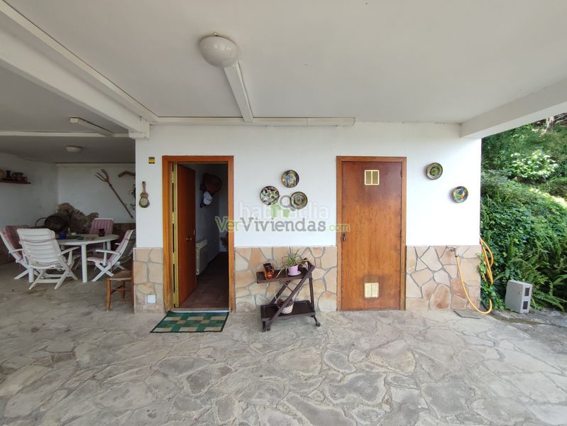 Foto 477a9306-a588-4a05-afe3-90b4c38443cb. Casa amb xemeneia calefacció aparcament piscina a Vallirana