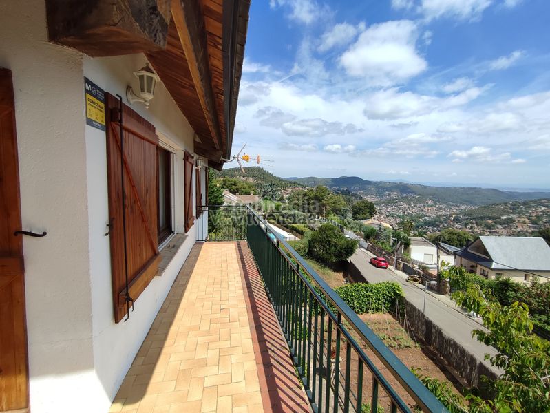 Foto 76a6dcb0-5120-4699-af60-e791243b67b1. Casa amb xemeneia calefacció aparcament piscina a Vallirana