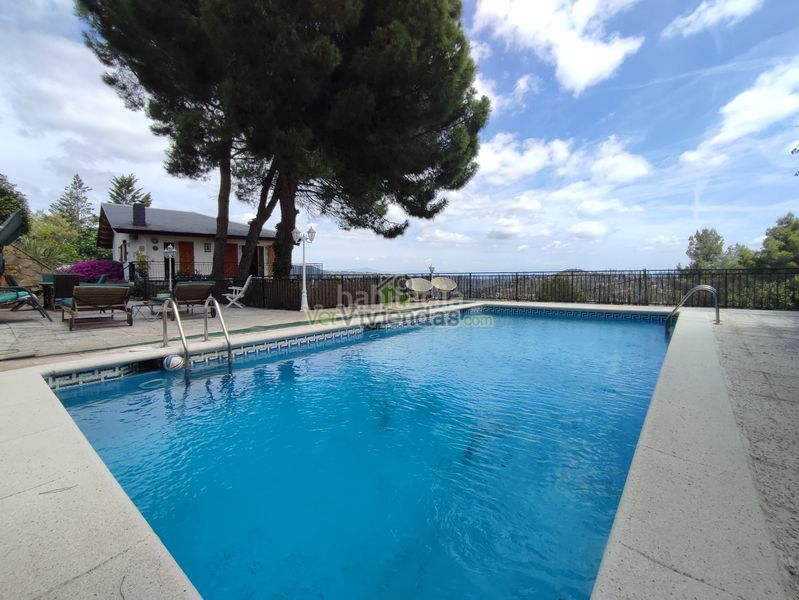 Foto a43ffc09-17ba-4f1d-ba38-7be401753788. Casa amb xemeneia calefacció aparcament piscina a Vallirana