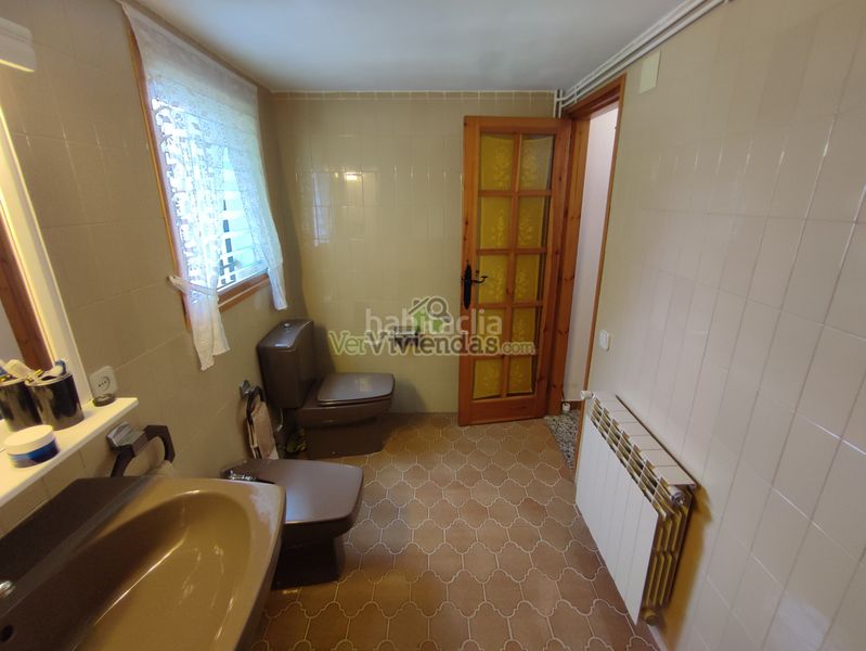 Foto b1668b59-58aa-4e23-95c9-48c9039e394e. Casa amb xemeneia calefacció aparcament piscina a Vallirana
