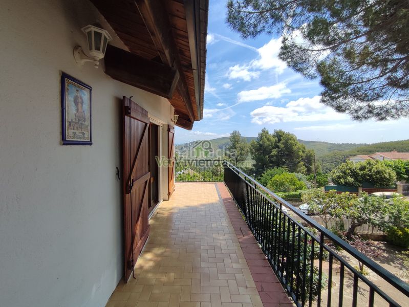 Foto b6a0d084-1a80-428d-8842-0081a138264a. Casa amb xemeneia calefacció aparcament piscina a Vallirana