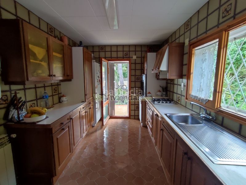 Foto b6ea41c3-796b-4991-8c85-8109bcd6cf38. Casa amb xemeneia calefacció aparcament piscina a Vallirana