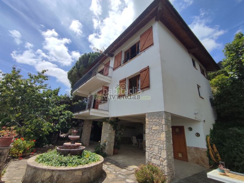 Foto b9a7faea-e551-455b-820a-f51400720555. Casa amb xemeneia calefacció aparcament piscina a Vallirana