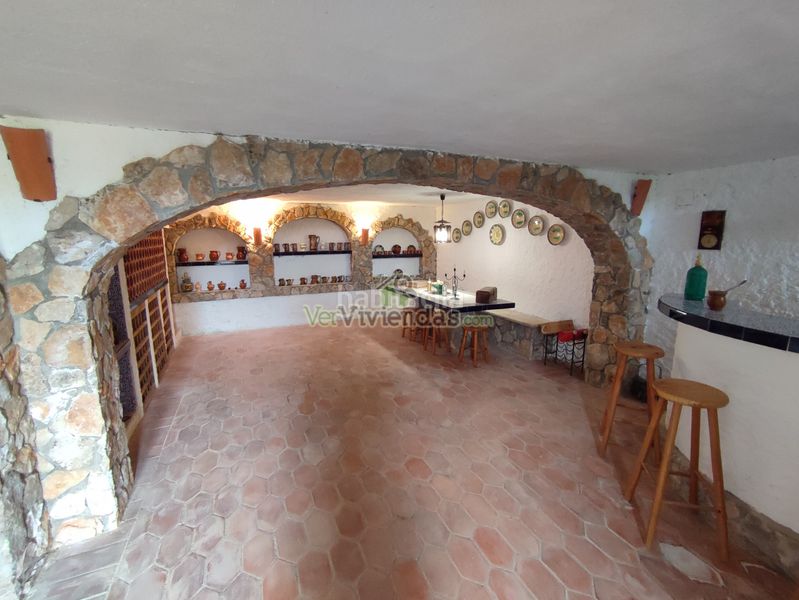 Foto c2d79ea8-5f4e-4cd7-ba2e-c7831777fc6b. Casa amb xemeneia calefacció aparcament piscina a Vallirana