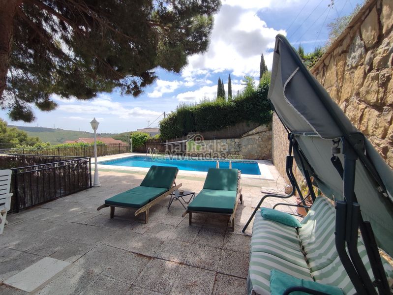 Foto d77ba768-6148-42dc-af5b-9dfbf12d2299. Casa amb xemeneia calefacció aparcament piscina a Vallirana