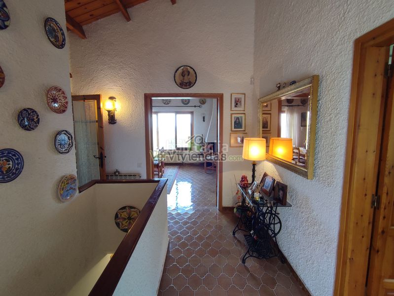 Foto da0d0331-ba08-4724-af01-6fc4e65b7a40. Casa amb xemeneia calefacció aparcament piscina a Vallirana