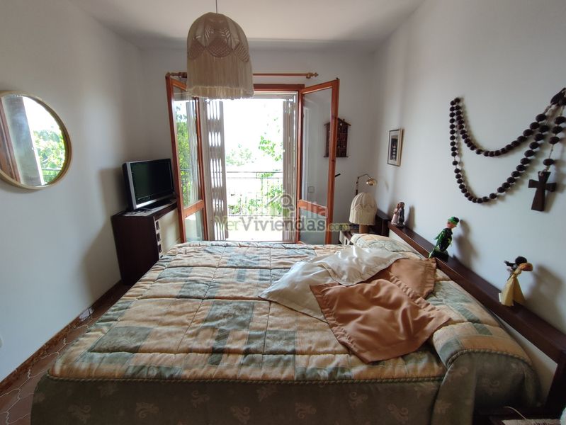 Foto e8512e64-7637-48c0-8e62-d69cde039549. Casa amb xemeneia calefacció aparcament piscina a Vallirana
