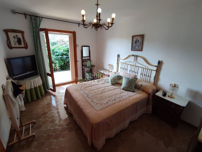 Foto fbda6c79-1229-44d7-9a95-f9da58043b75. Casa amb xemeneia calefacció aparcament piscina a Vallirana